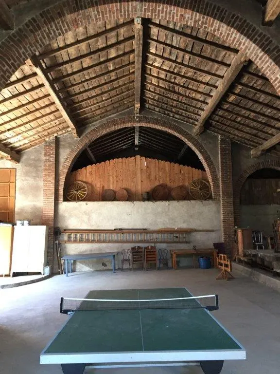 Grande maison de famille entre Auvergne et Forez piscine chauffée tennis chevaux