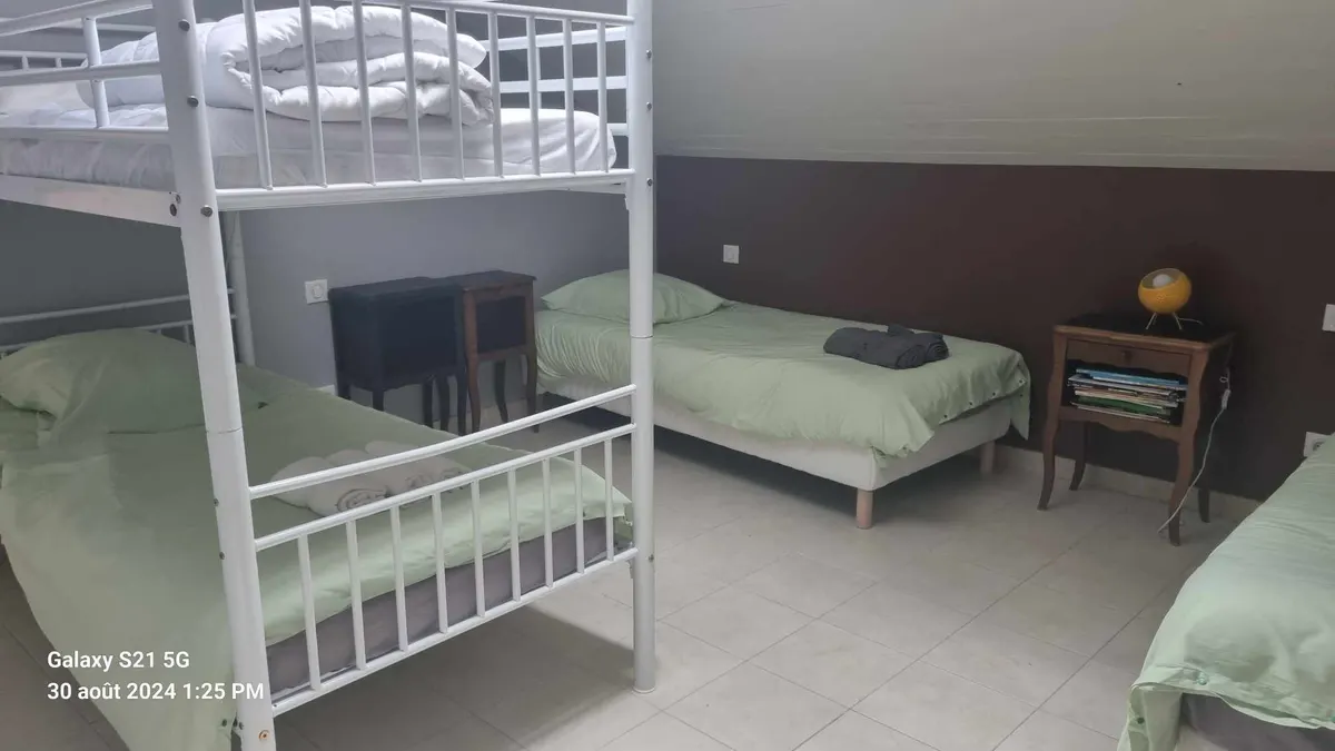 gite 15 personnes  à   biron   dordogne  avec  piscine  privée.