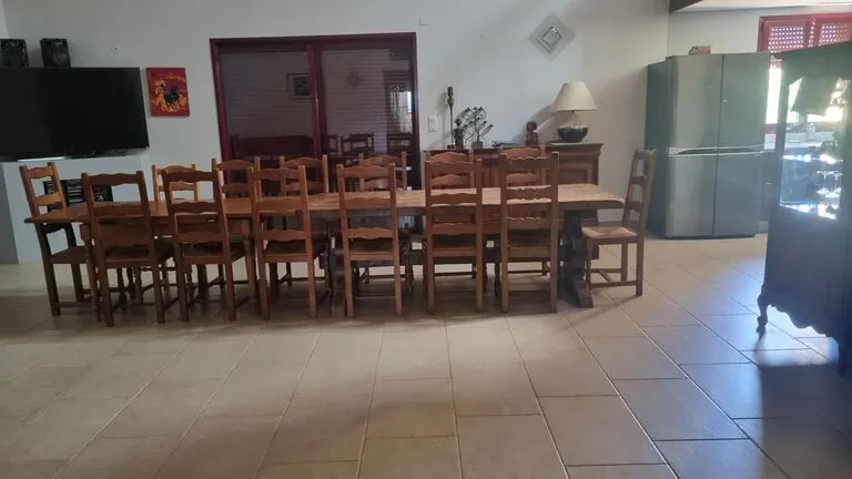 gite 15 personnes  à   biron   dordogne  avec  piscine  privée.