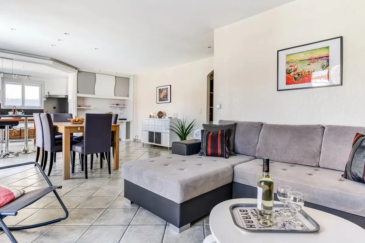 UNE PAUSE DANS LE SUD maison familiale, piscine,98m2