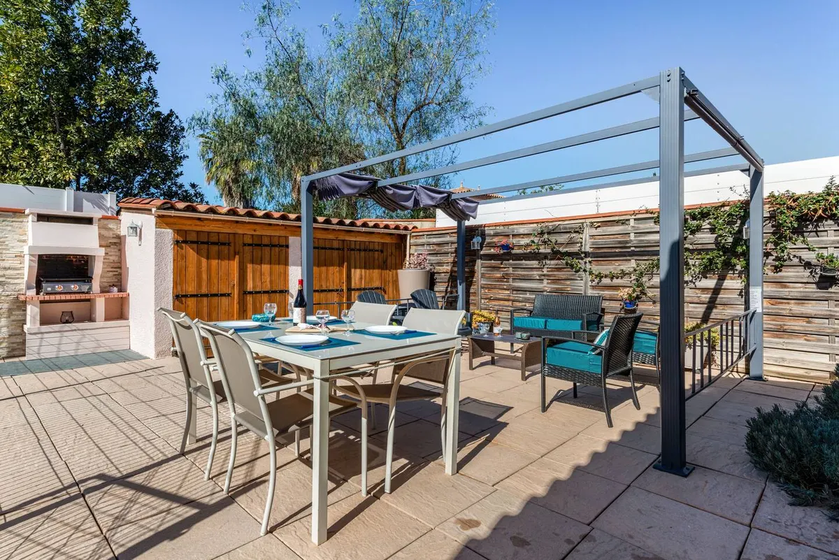 UNE PAUSE DANS LE SUD maison familiale, piscine,98m2