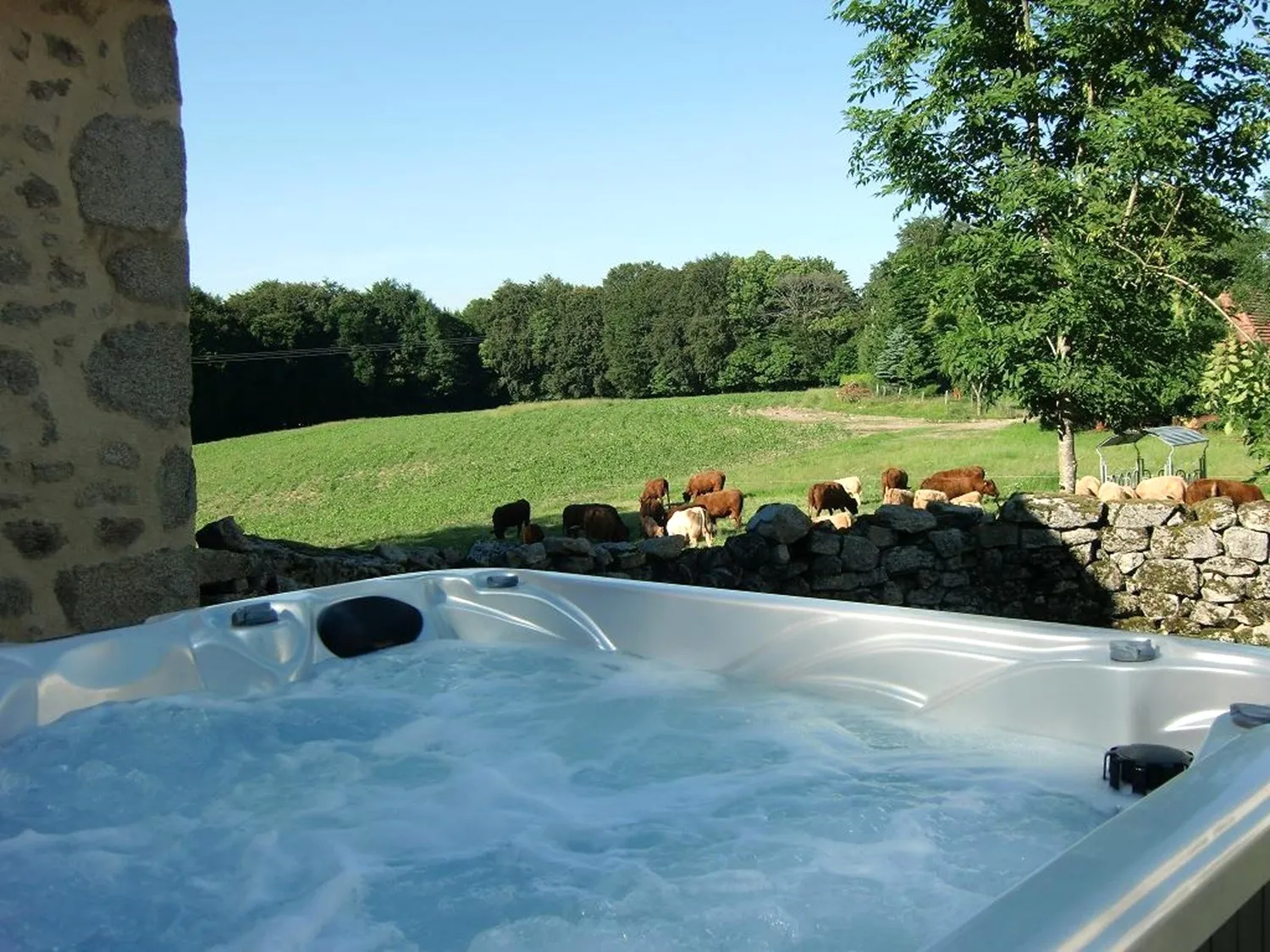Gite à la ferme avec Jacuzzi extérieur et Pêche